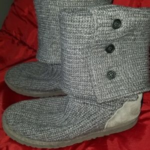 UGG woman's classic cardy knit boot size 8